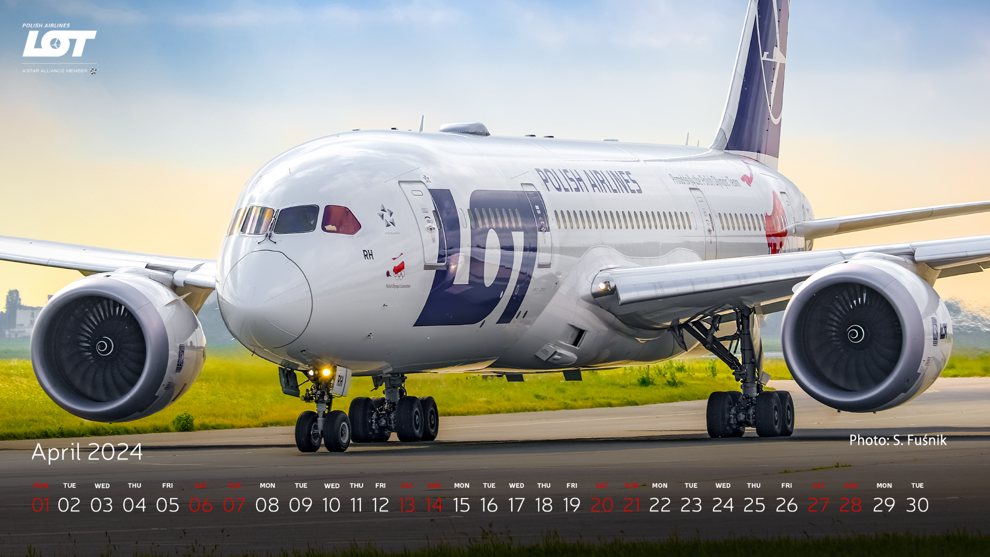Boeing 787 taxiing at Warsaw Chopin Airport